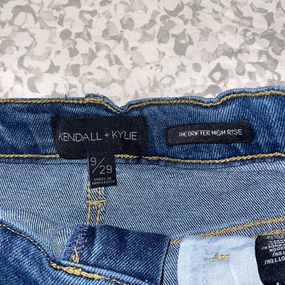 Kendall + Kylie The Drifter High Rise Shorts - Picture 2 of 3